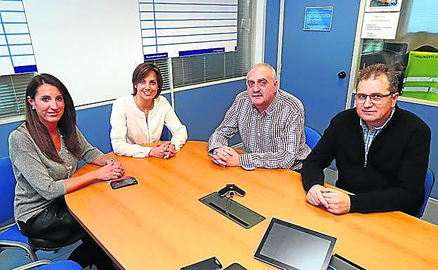 De izquierda a derecha, Patricia Barbero, Laura González, José Manuel Cuartango y Vasilica Simion.