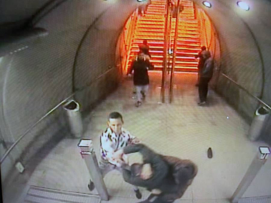 La secuencia de imágenes en la que un joven de 23 años perdió la visión en un ojo tras ser agredido en Abando