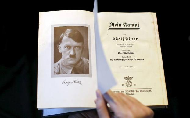 Una copia del libro de Hitler.
