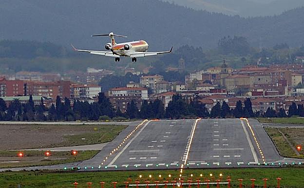 Un vuelo trata de tomar tierra en Loiu.