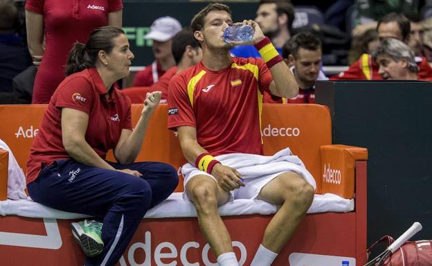 Conchita Martínez y Pablo Carreño, durante la eliminatoria frente a Serbia.