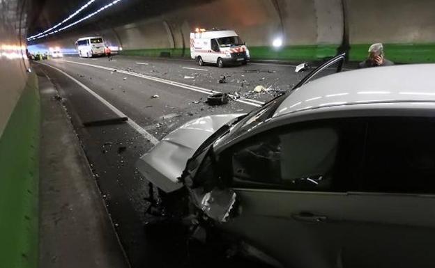 Foto de archivo de un accidente en los túneles de Artxanda en 2017.