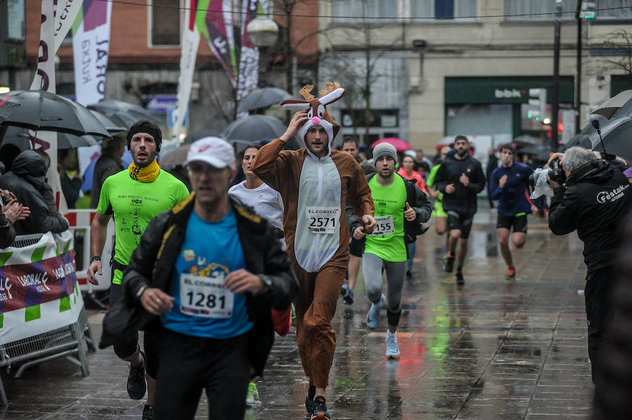 Cerca de 2.500 participantes han querido decir adiós al 2017 a la carrera