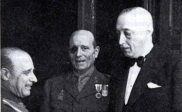 El carlista TOmás Domínguez Arévalo, conde de Rodezno, ministro de Justcia en Vitoria. 