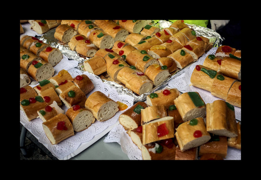 La Plaza Nueva se empacha con 500 kilos de Roscón Solidario