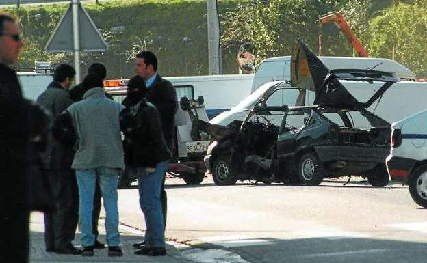 Los terroristas colocaron una bomba lapa en el coche particular de José Ignacio Iruretagoiena.