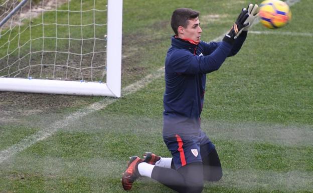 Kepa, en un entrenamiento en Lezama.