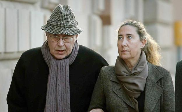 La mano derecha de Felix Millet en el Palau de la Música, Jordi Montull (i), acompañado por su hija Gemma Montull.