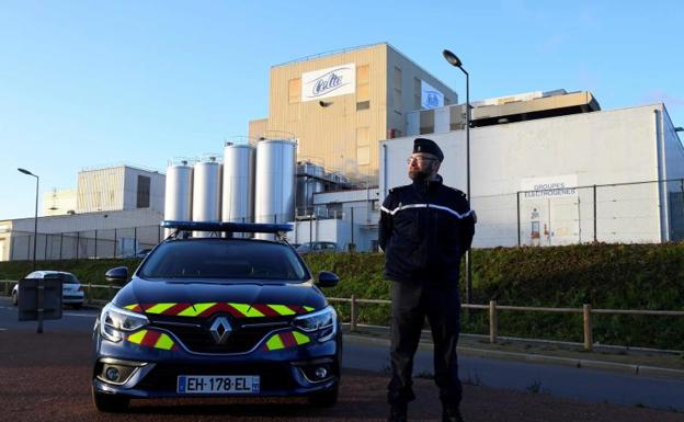 La Policía en la sede de Lactalis.