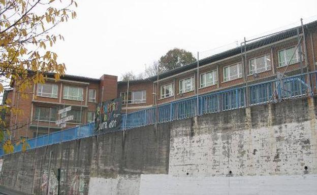 La cubierta tapará todo el patio del colegio. 