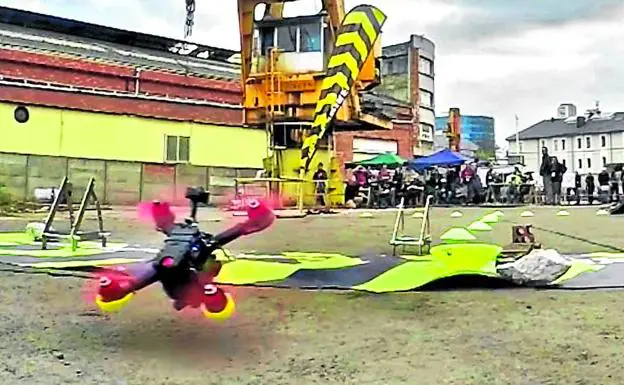 Los vuelos de los drones alcanzan grandes velocidades y son aptos para todos los públicos.