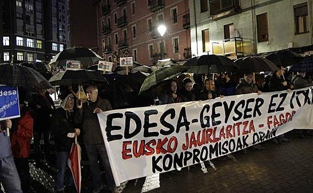 Las trabajadores y sus familias pidieron un compromiso a las instituciones para frenar el cierre definitivo de la planta. 