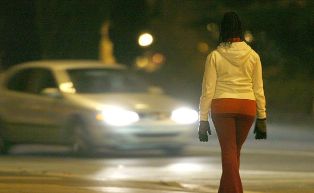 Una mujer, ajena a la información, ejerce la prostitución en Vitoria.
