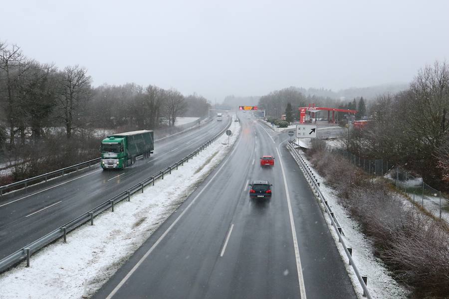 La nieve cubre de blanco el territorio alavés