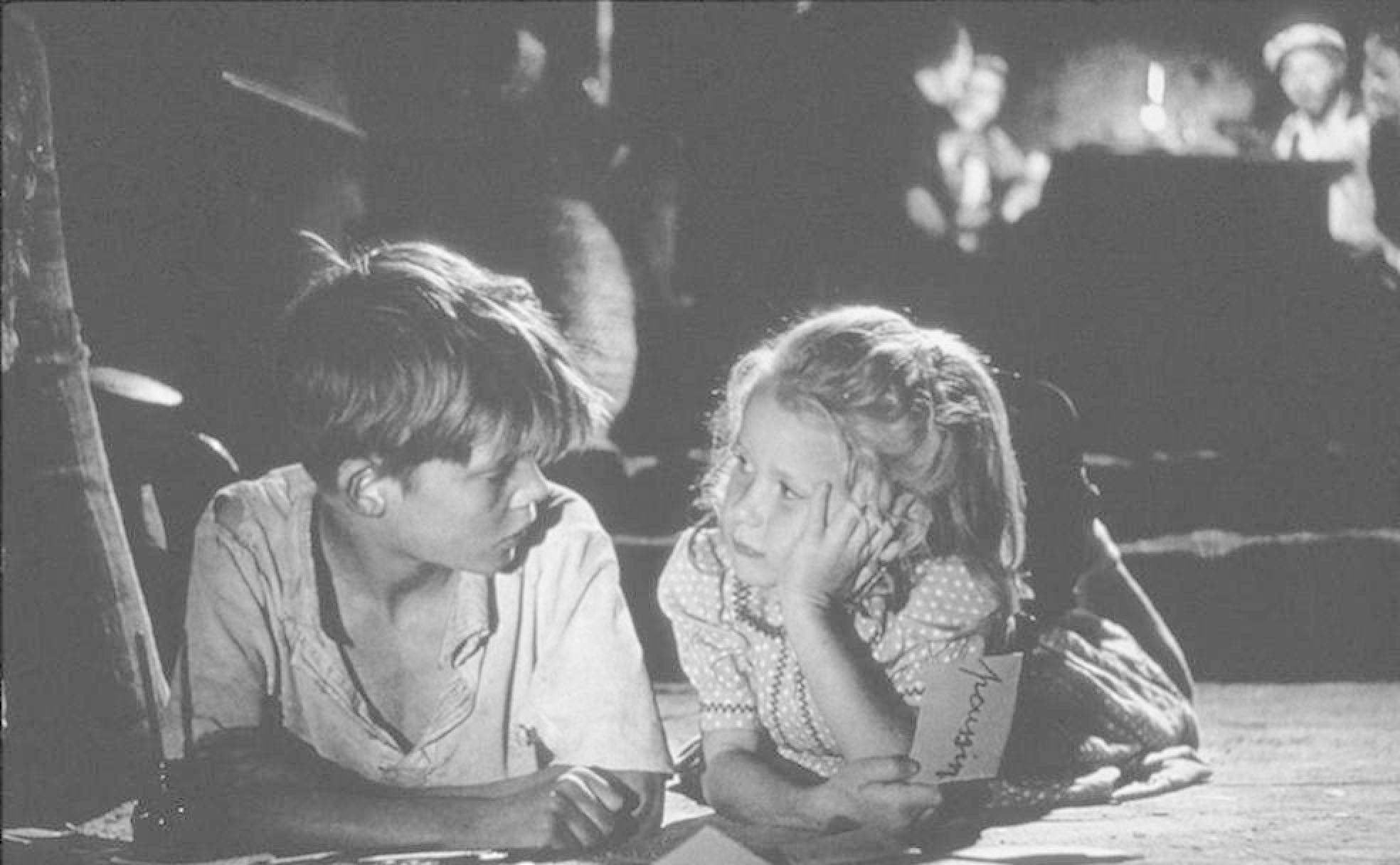 Brigitte Fossey y Georges Poujouly en 'Juegos prohibidos' (1957).