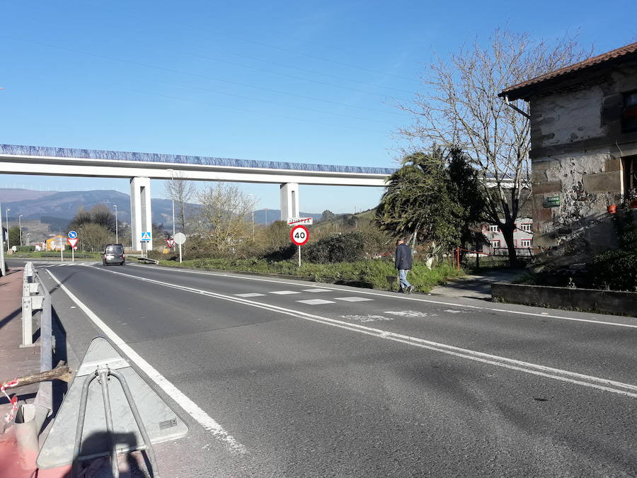 Zona en la que se plantea desplazar el paso de cebra. 