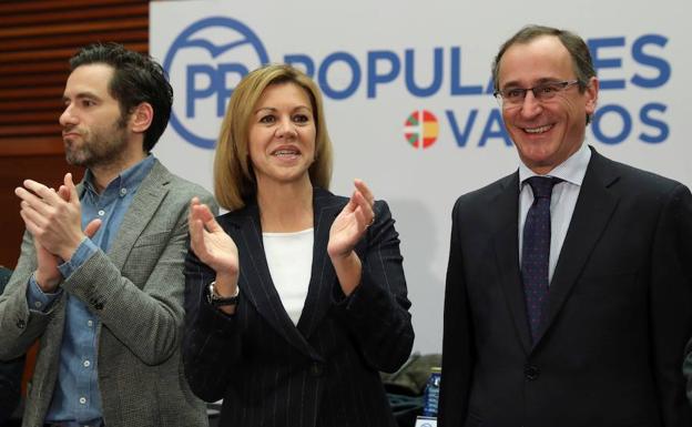 La secretaria general del PP, Maria Dolores de Cospedal, junto a Borja Sémper y Alfonso Alonso. 