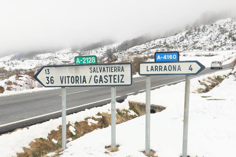 Domingo de nieve en los puntos altos de Álava