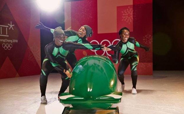 Seun Adigun, Ngozi Onwumere y Akuoma Omeoga, en la presentación del equipo nigeriano.