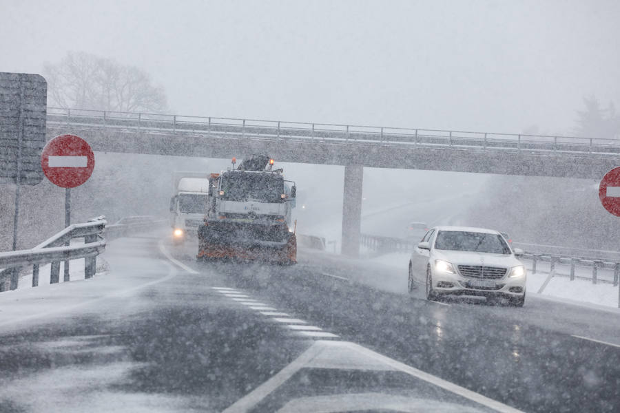 La nieve vuelve este martes a las carreteras alaveses 