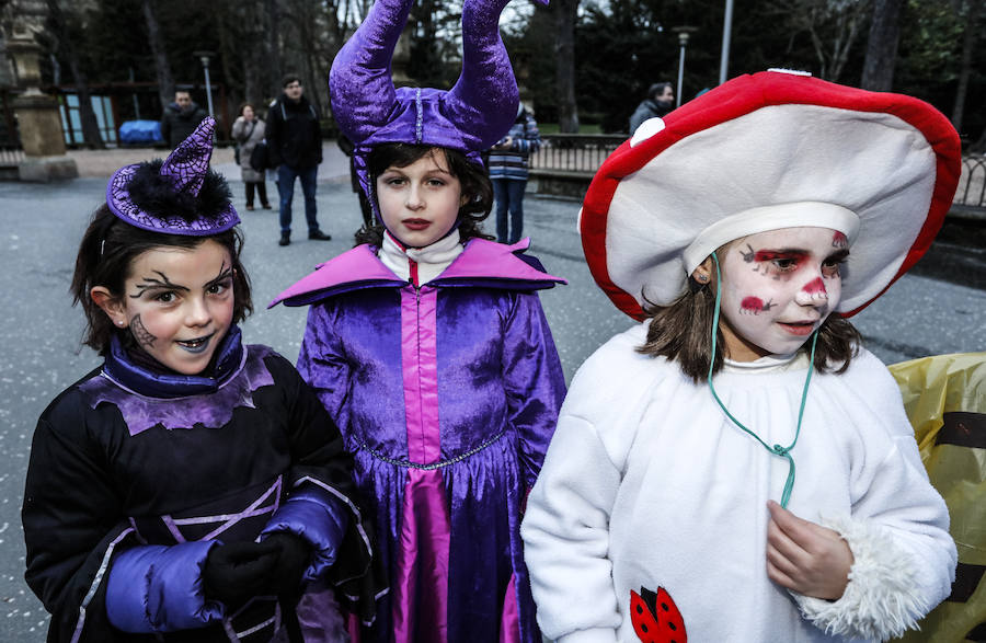 Como es tradición, esta fiesta ha dado el pistoletazo de salida a los carnavales con la ronda de coros infantiles por las calles y plazas de la capital alavesa