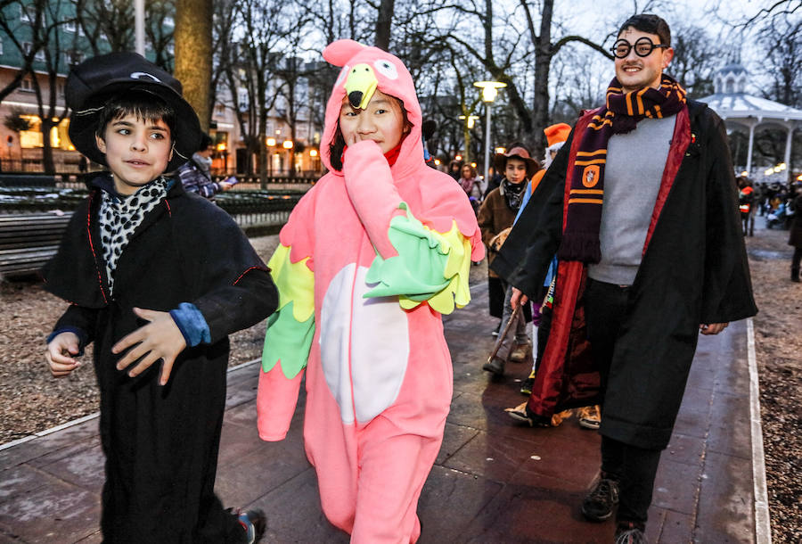 Como es tradición, esta fiesta ha dado el pistoletazo de salida a los carnavales con la ronda de coros infantiles por las calles y plazas de la capital alavesa