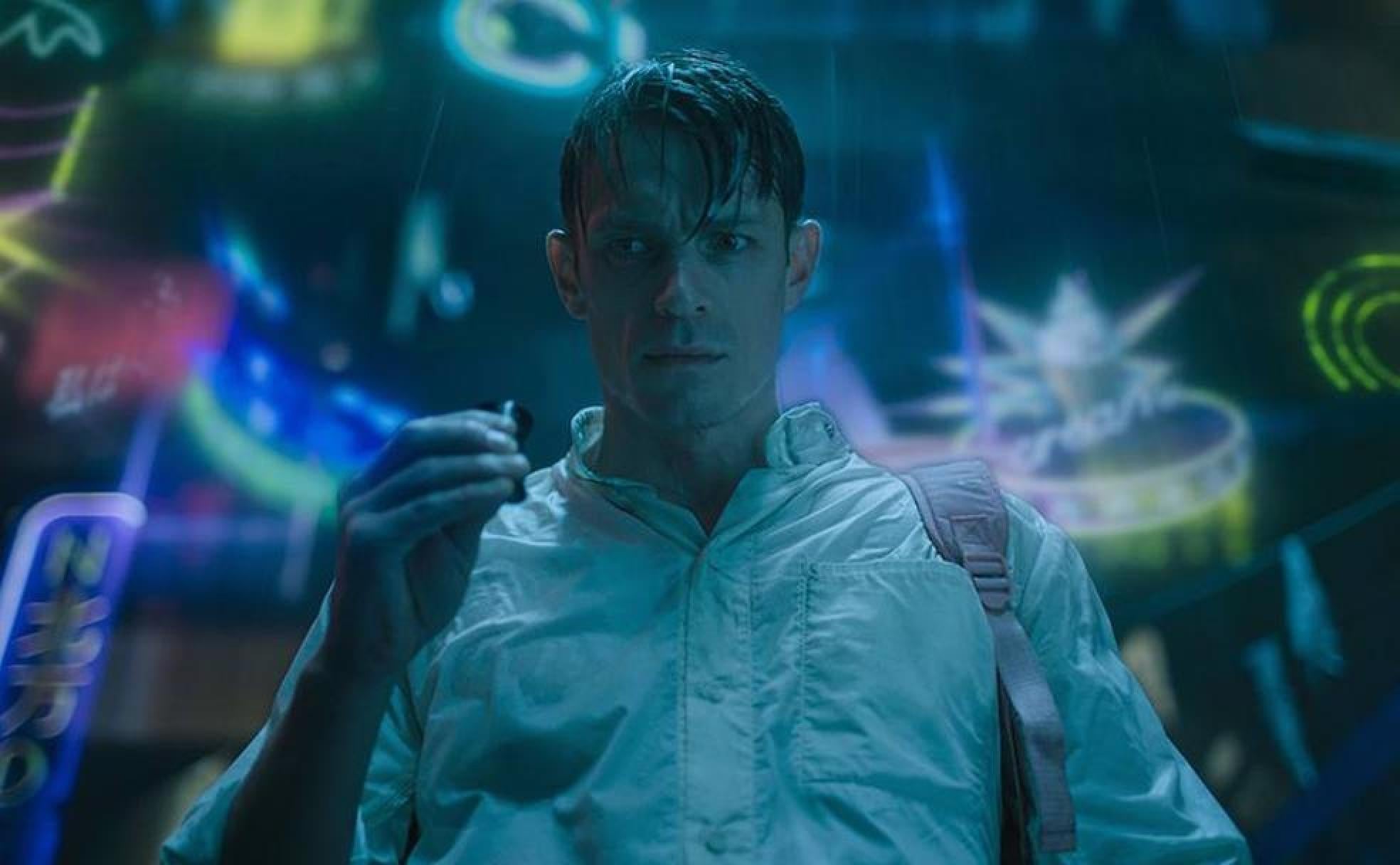 Joel Kinnaman es el protagonista de 'Altered Carbon' (2018).