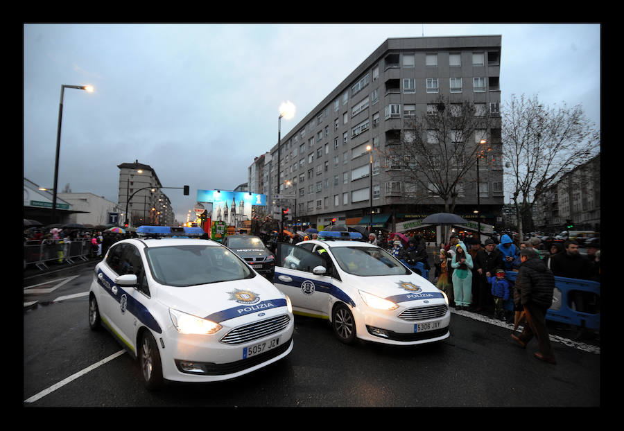 7.039 personas divididas en 25 comparsas desfilan este fin de semana por las calles de la capital alavesa en lo que supone un récord de participación, sin parangón en localidades cercanas.