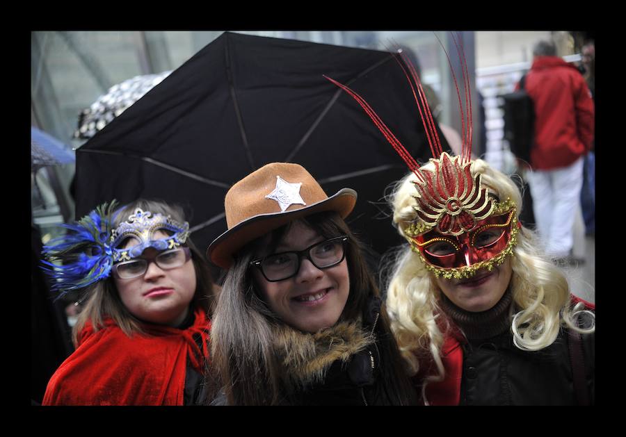 ¿Estuviste en el desfile de carnaval de Bilbao 2018? ¡Búsca tu foto! Nuestro fotografo ha inmortalizado los mejores disfraces de este año.