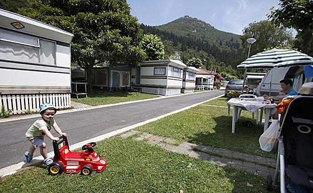 Los menores representan el 17% de la población de Ibarragelu. 