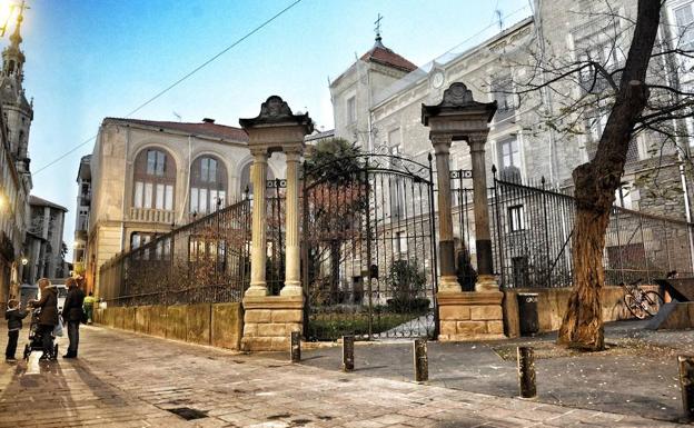 El palacio vitoriano se encuentra en estado ruinoso. 