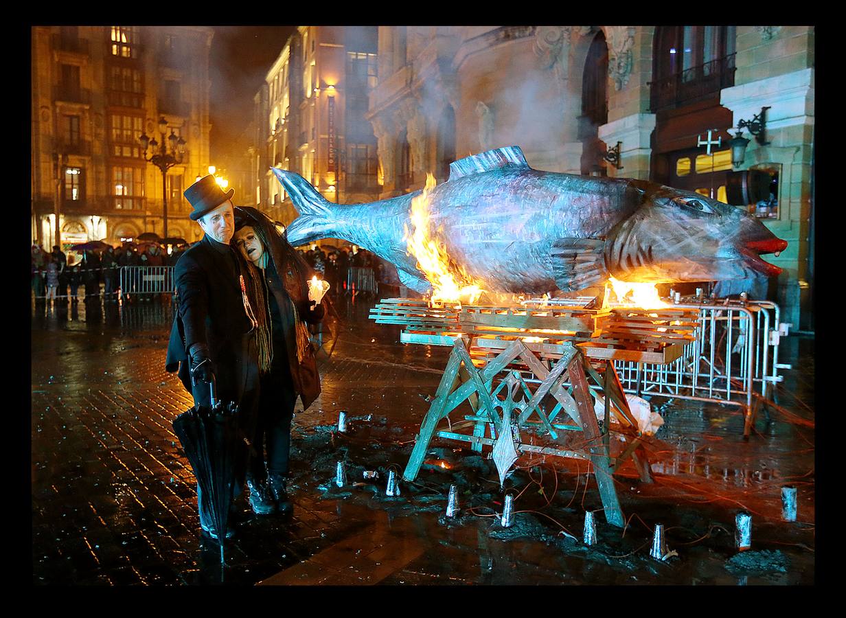 Bilbao despide los carnavales con la quema de la sardina