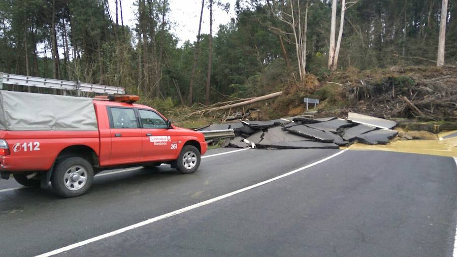 Fotos: Las imágenes del desprendimiento de una ladera en Larrabetzu