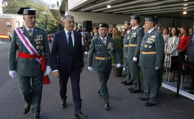 Javier de Andrés, durante un homenaje a la Guardia Civil, en Bilbao.