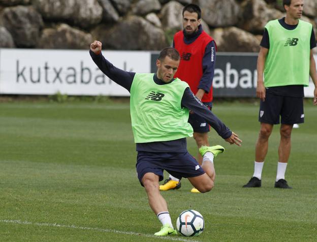 Ager Aketxe durante un entrenamiento