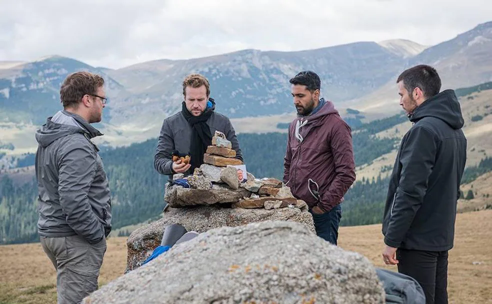 Sam Troughton, Rafe Spall, Robert James-Collier y Arsher Ali en 'The Ritual' 82017).