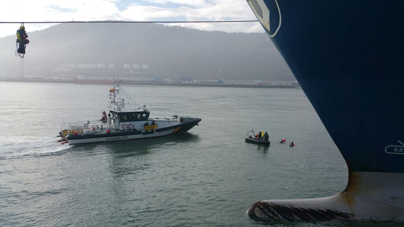 Protesta de Greenpeace en el Puerto de Bilbao