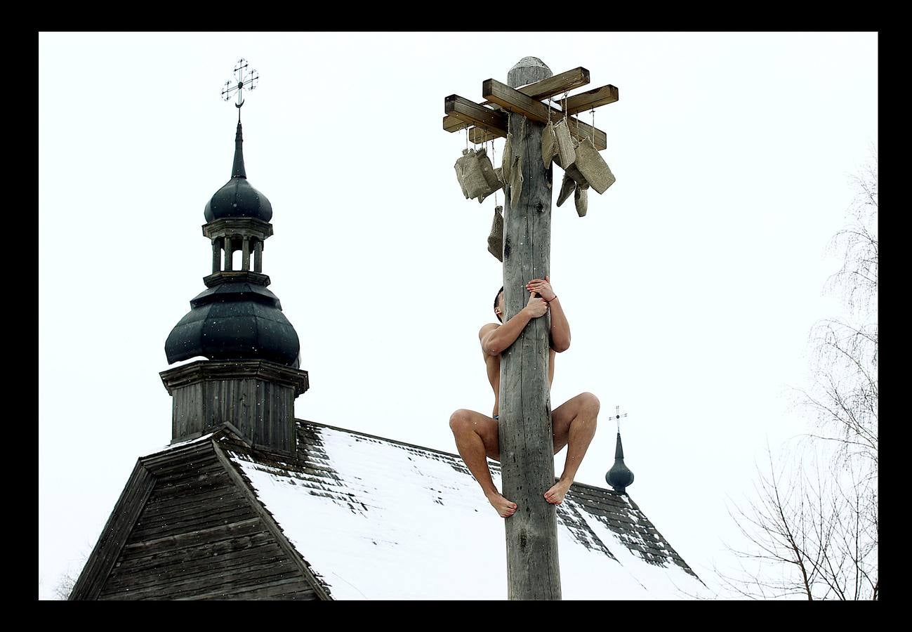 La Maslenitsa, conocida como la Semana de la mantequilla y del queso, es una celebración típica de varios países eslavos, que viene a ser un equivalente del carnaval cristiano católico, pero, a diferencia de este, la cuaresma ortodoxa da comienzo el lunes en lugar del miércoles.