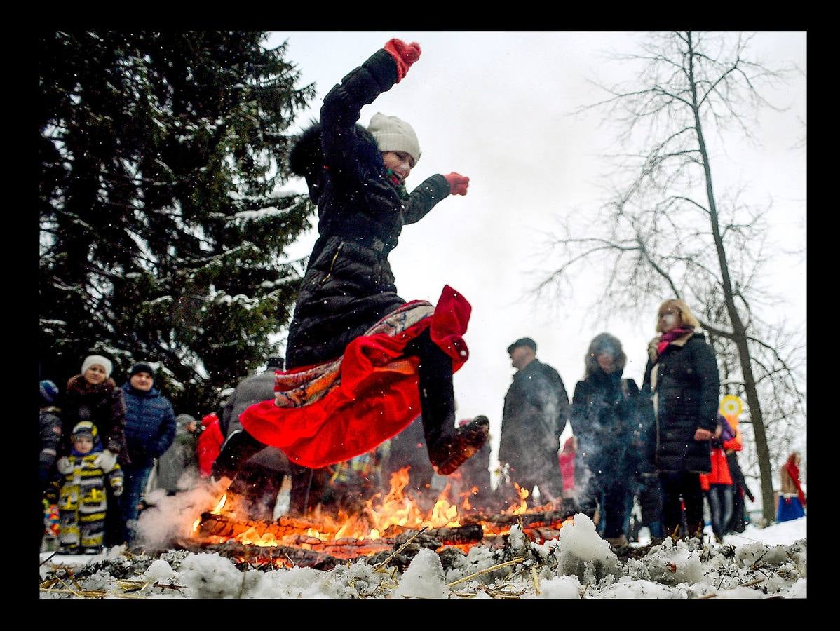 La Maslenitsa, conocida como la Semana de la mantequilla y del queso, es una celebración típica de varios países eslavos, que viene a ser un equivalente del carnaval cristiano católico, pero, a diferencia de este, la cuaresma ortodoxa da comienzo el lunes en lugar del miércoles.