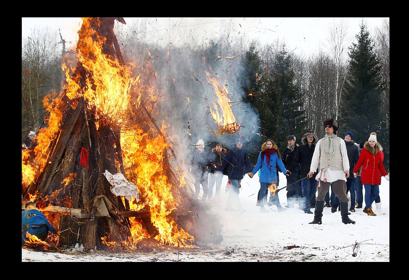 La Maslenitsa, conocida como la Semana de la mantequilla y del queso, es una celebración típica de varios países eslavos, que viene a ser un equivalente del carnaval cristiano católico, pero, a diferencia de este, la cuaresma ortodoxa da comienzo el lunes en lugar del miércoles.