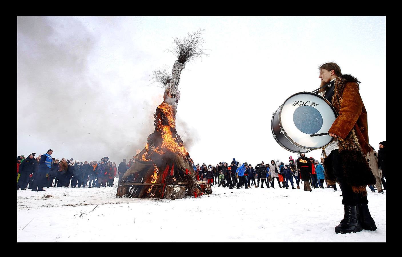 La Maslenitsa, conocida como la Semana de la mantequilla y del queso, es una celebración típica de varios países eslavos, que viene a ser un equivalente del carnaval cristiano católico, pero, a diferencia de este, la cuaresma ortodoxa da comienzo el lunes en lugar del miércoles.