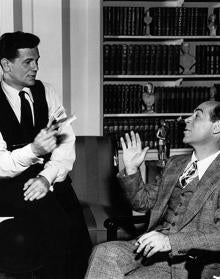 Imagen secundaria 2 - John Garfield, Thomas Gomez, Sid Tomack, Howland Chamberlain y Jack Overman en diversas escenas de 'El poder del mal' (1948).