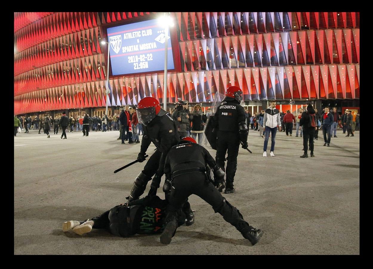 La Ertzaintza ha desplegado un enorme despliegue de seguridad ante el peligro de los radicales del conjunto ruso