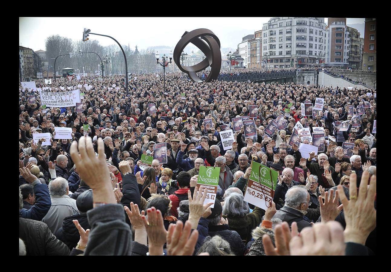 Fotos: Manifestación multitudinaria de jubilados en Bilbao