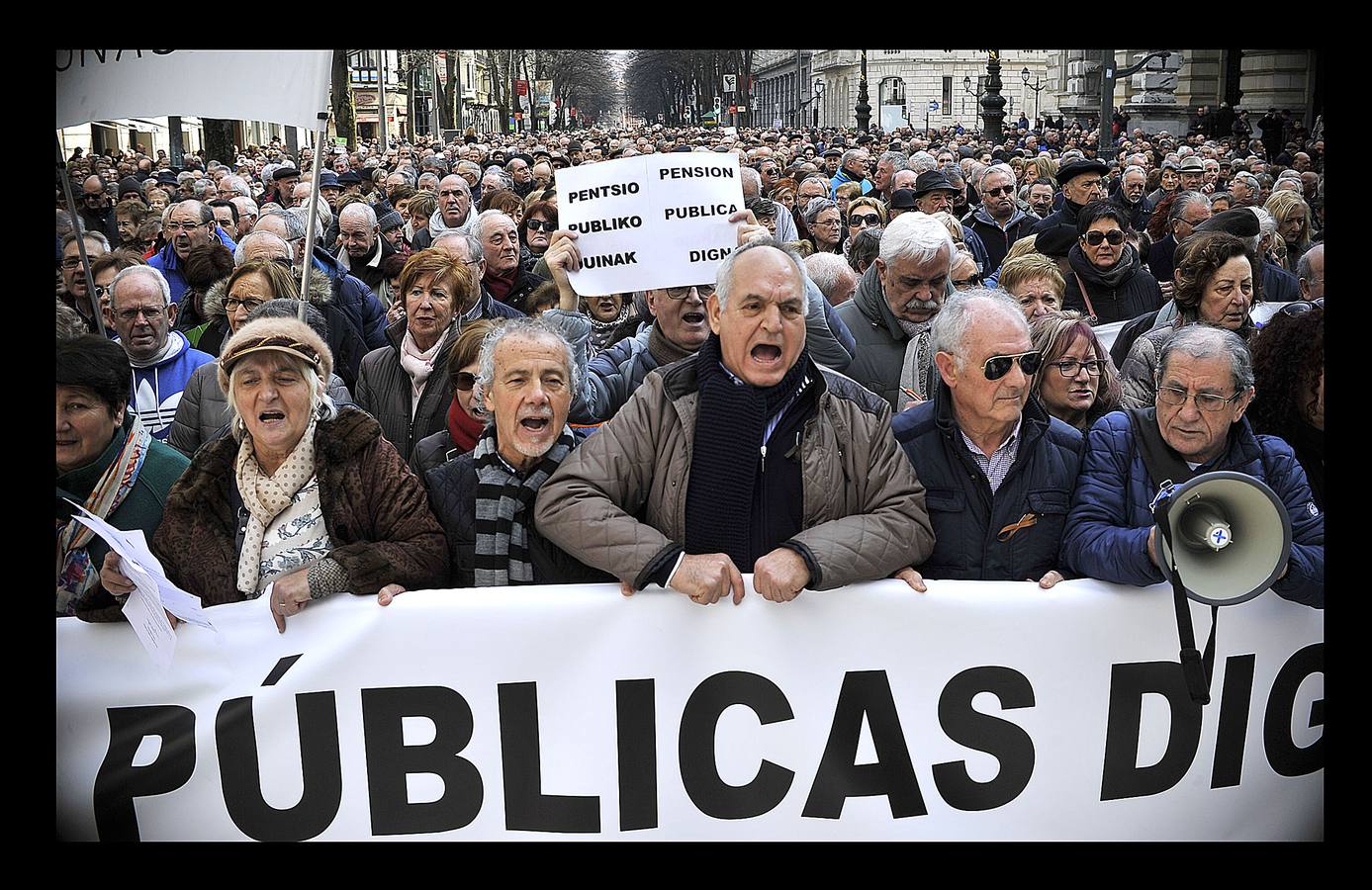 Fotos: Manifestación multitudinaria de jubilados en Bilbao