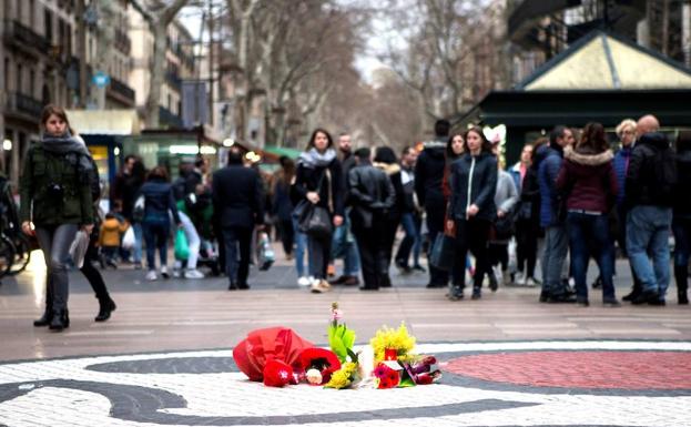 Homenaje a las víctimas de Barcelona. 