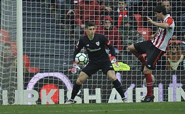 Kepa Arrizabalaga y Mikel San José, en el partido ante el Málaga.