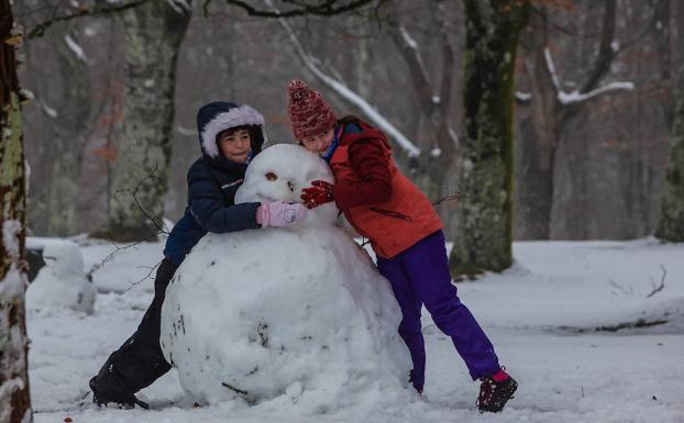 Los termómetros se desploman: Euskadi en alerta por nieve a nivel del mar