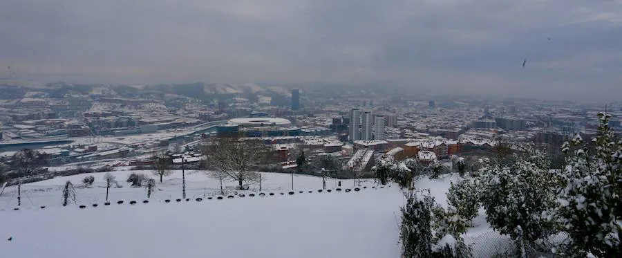 Fotos: Bilbao cubierto de nieve hoy 28 de febrero de 2018