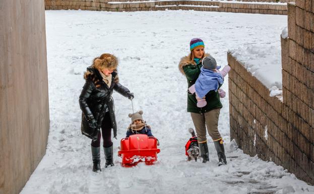 Los más peques han disfrutado de la nieve.